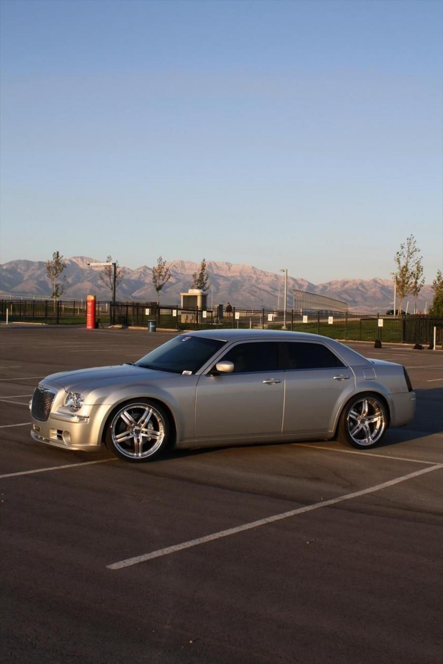  Chrysler 300C V10 2010 года  (фото 12 из 18)